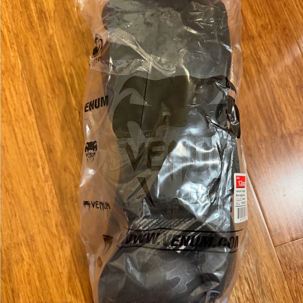 NIB Venum Dragon’s Flight Boxing Gloves